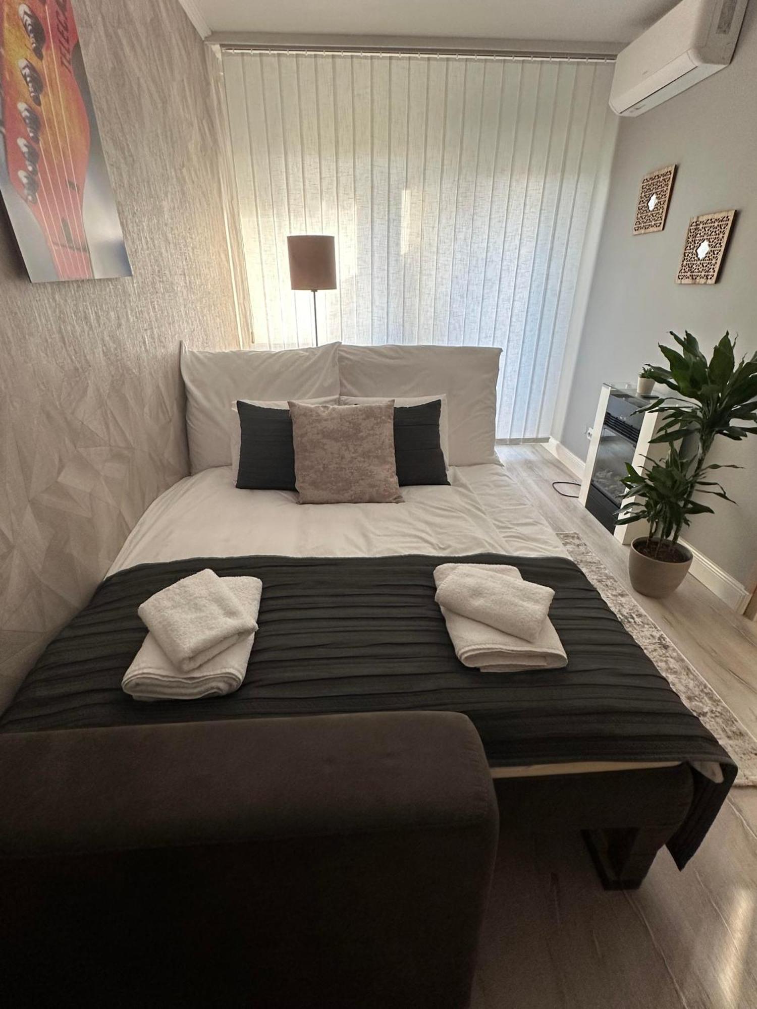 City Park Apartman บูดาเปสต์ ภายนอก รูปภาพ